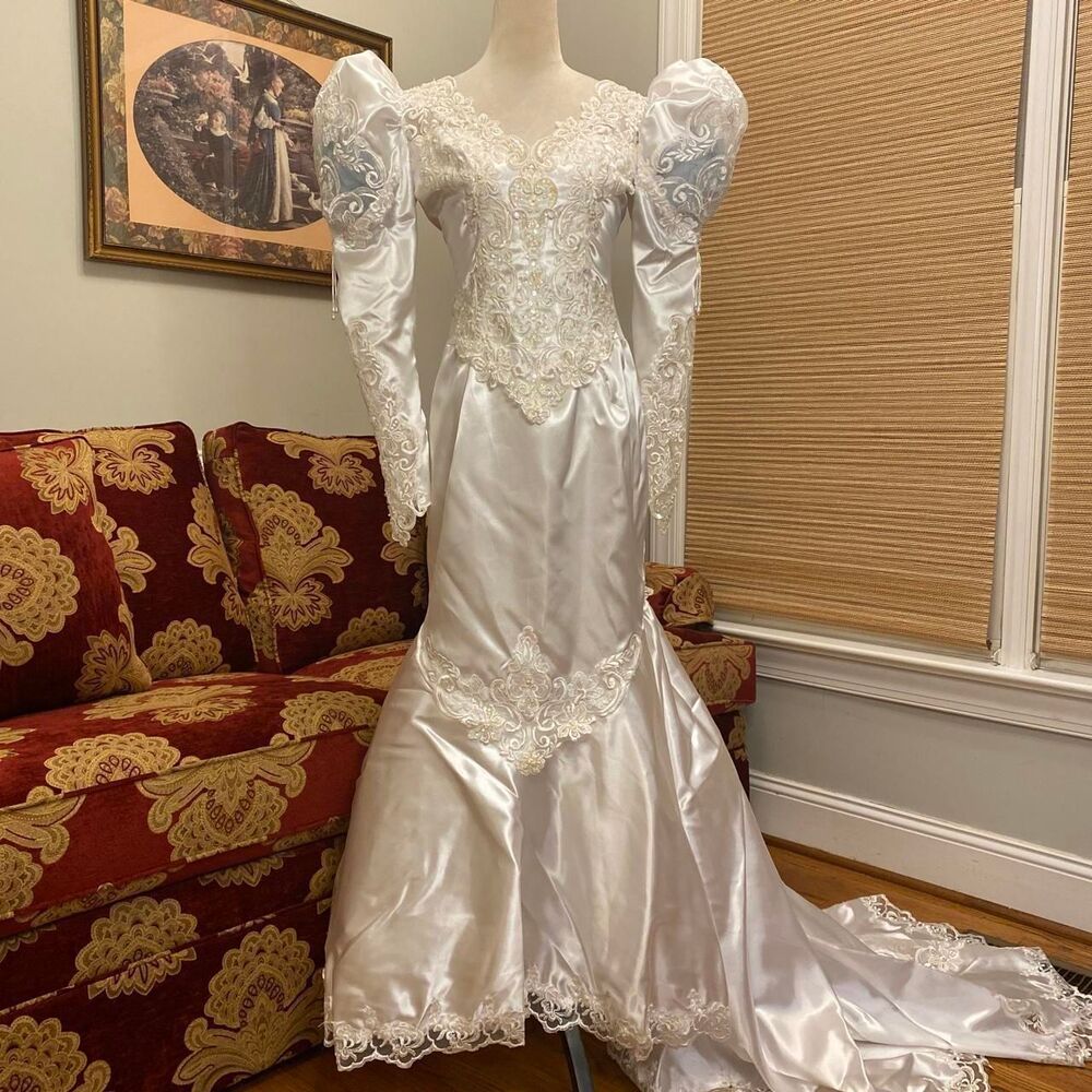 Vintage 80s white ivory mermaid wedding dress with puffy sleeves long sleeves be